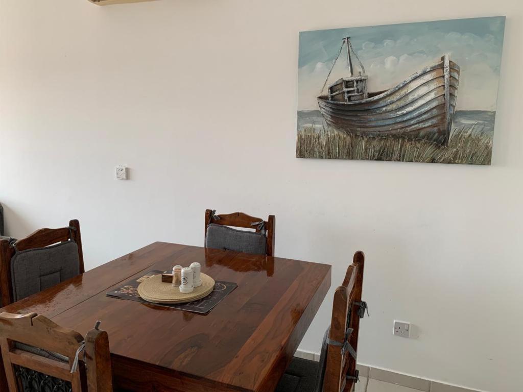 Comfortable 2 Bedroom Apartment In Popular Limnaria Gardens Πάφος Εξωτερικό φωτογραφία