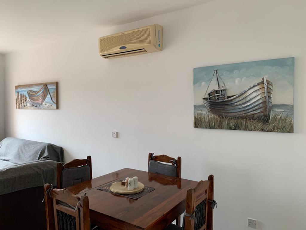 Comfortable 2 Bedroom Apartment In Popular Limnaria Gardens Πάφος Εξωτερικό φωτογραφία