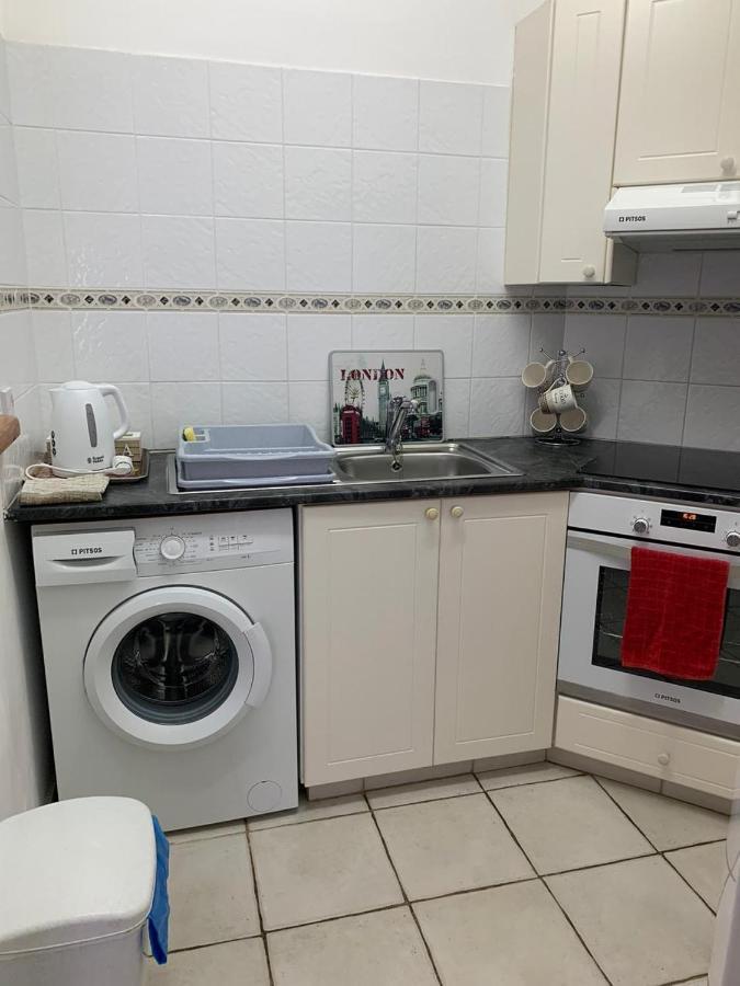 Comfortable 2 Bedroom Apartment In Popular Limnaria Gardens Πάφος Εξωτερικό φωτογραφία